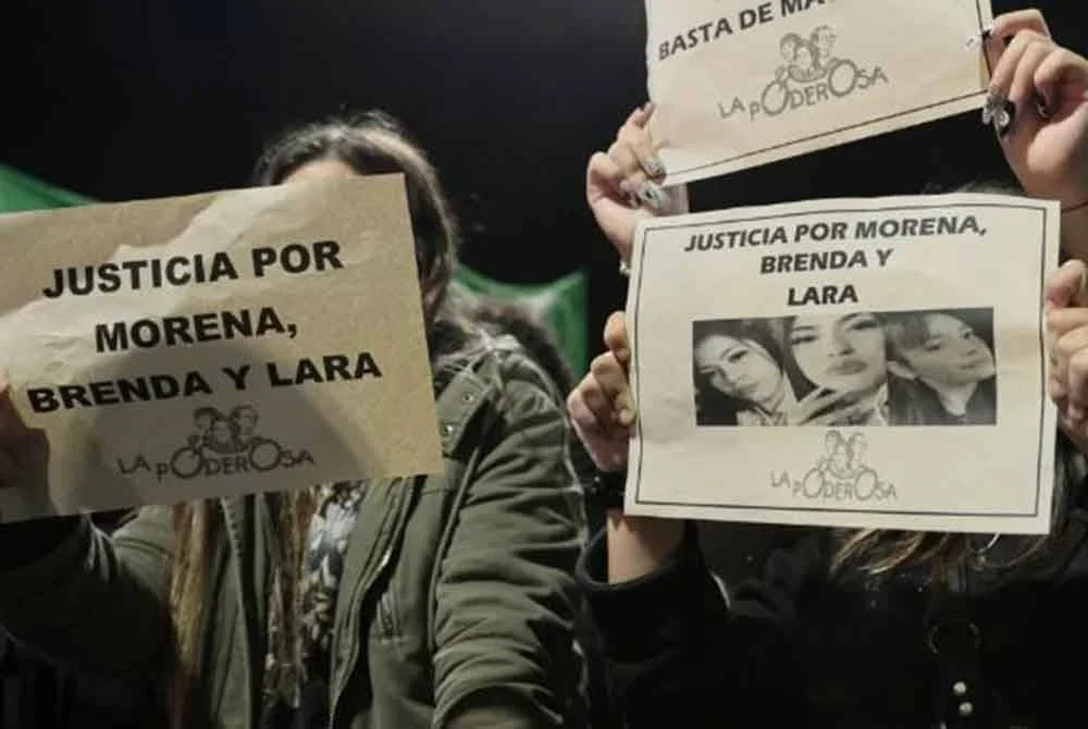 Demonstrasi diadakan bagi menuntut keadilan terhadap ketiga-tiga mangsa. - Foto Agensi