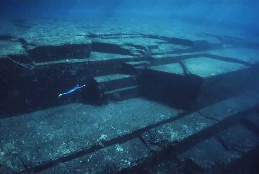 Ia merupakan formasi batuan besar yang menyerupai piramid buatan manusia.