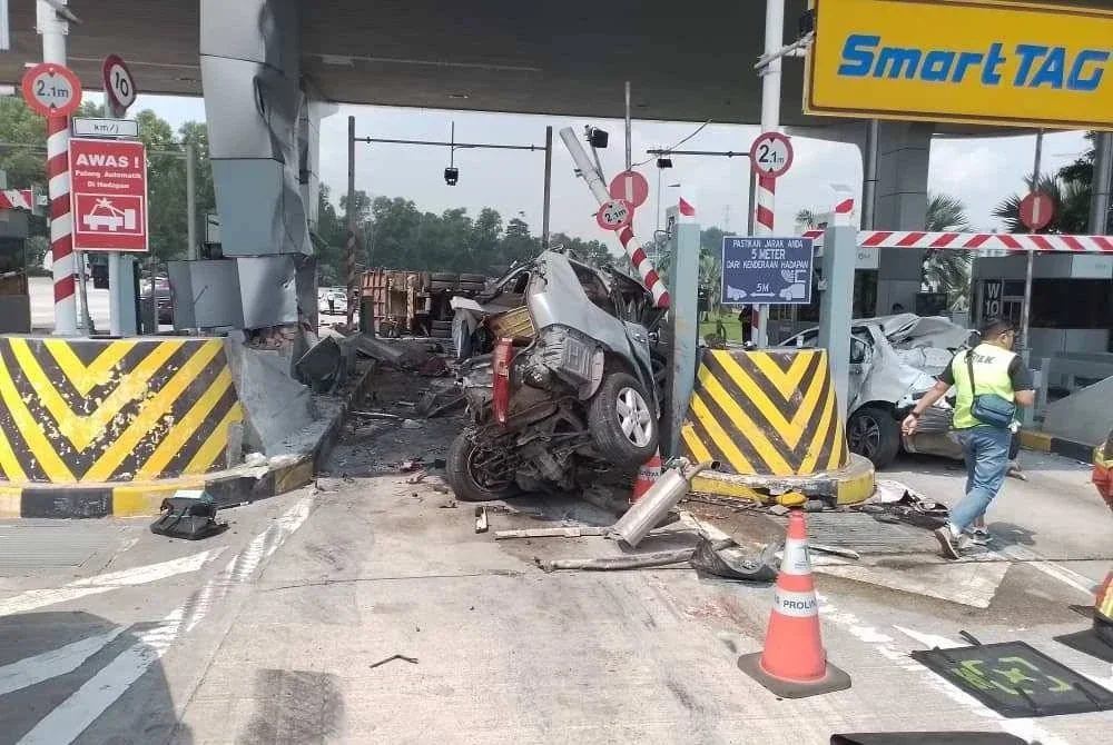 Masalah brek sebuah lori didakwa menjadi punca kemalangan membabitkan empat kenderaan di Plaza Tol Bukit Kajang pada Sabtu.