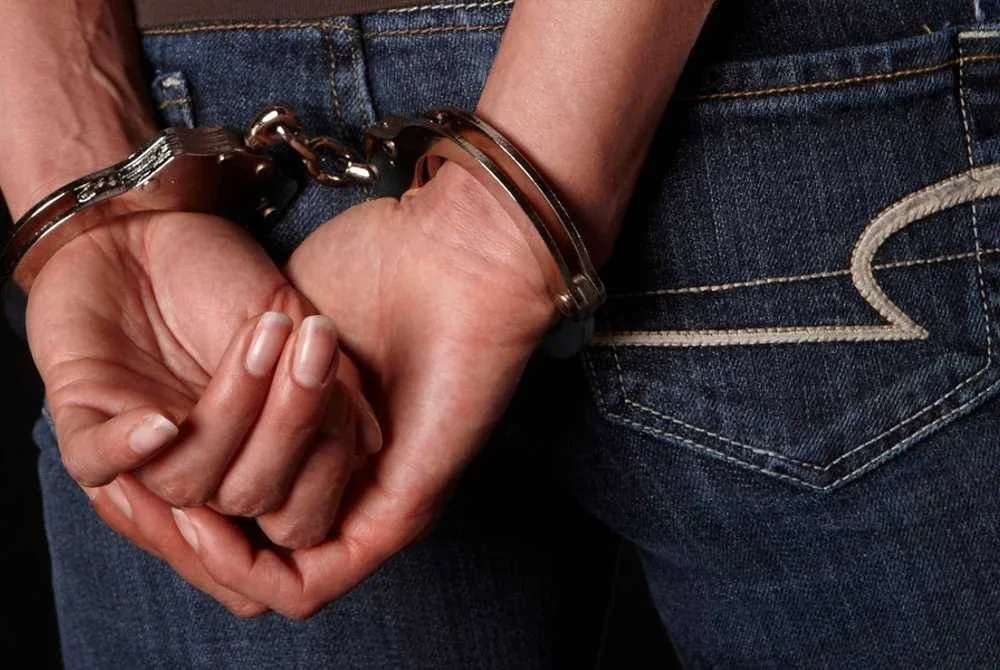 Suspek berusia 29 tahun itu ditahan ketika sekatan jalan raya di Lebuhraya Linkedua, Gelang Patah, Iskandar Puteri pada Sabtu.