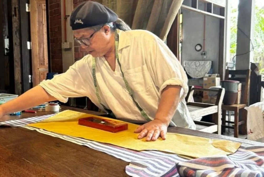 Hasil kemahiran menjahit, penulis dapat menyiapkan baju untuk diri sendiri.