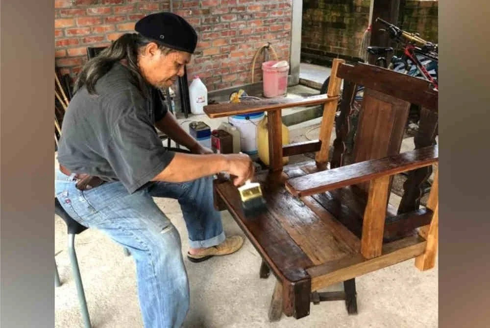 Kemahiran pertukangan membantu penulis menjana pendapatan sampingan.