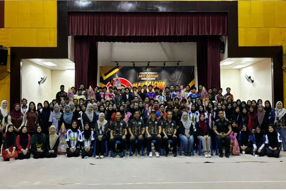 Seramai 100 pelajar daripada 13 institusi pengajian tinggi awam dan swasta (IPTA/IPTS) menyertai Program Eksplorasi Anti Rasuah Angkatan Mahasiswa Antirasuah (AMAR) 2025 pada Sabtu.
