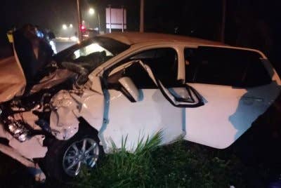 Keadaan kereta yang terlibat dalam kemalangan berkenaan. Foto: IPD Batu Pahat
