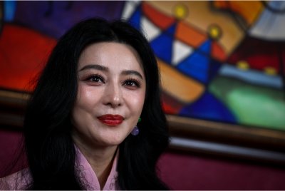 Duta Setiakawan Pelancongan Melaka, Datuk Fan Bingbing, pada sidang media bersama media tempatan di sebuah hotel di Banda Hilir pada Ahad. Foto Bernama 