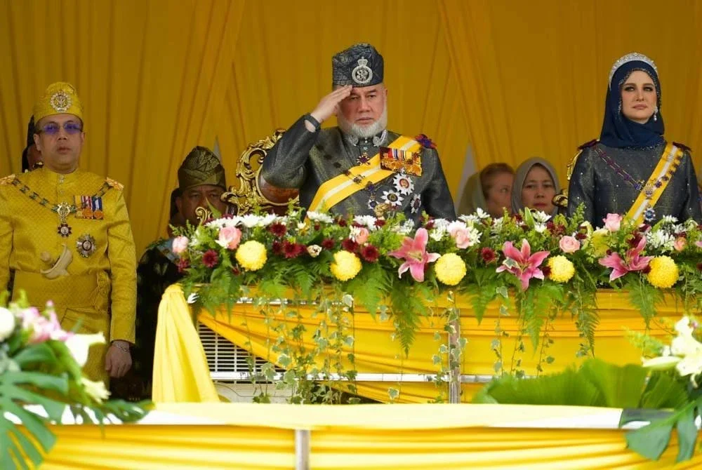 Sultan Kelantan Sultan Muhammad V dan Sultanah Kelantan Sultanah Nur Diana Petra Abdullah berkenan hadir pada Istiadat Pemeriksaan Perbarisan Kehormatan sempena Ulang Tahun Hari Keputeraan Baginda Yang Ke-56 di Stadium Sultan Muhammad V hari ini. Foto Bernama