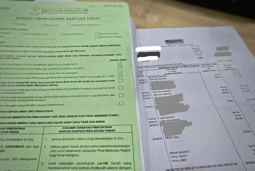 Borang permohonan daripada individu untuk mendapatkan bantuan zakat dengan penyata simpanan cecah puluhan ribu. Foto ihsan MUIP