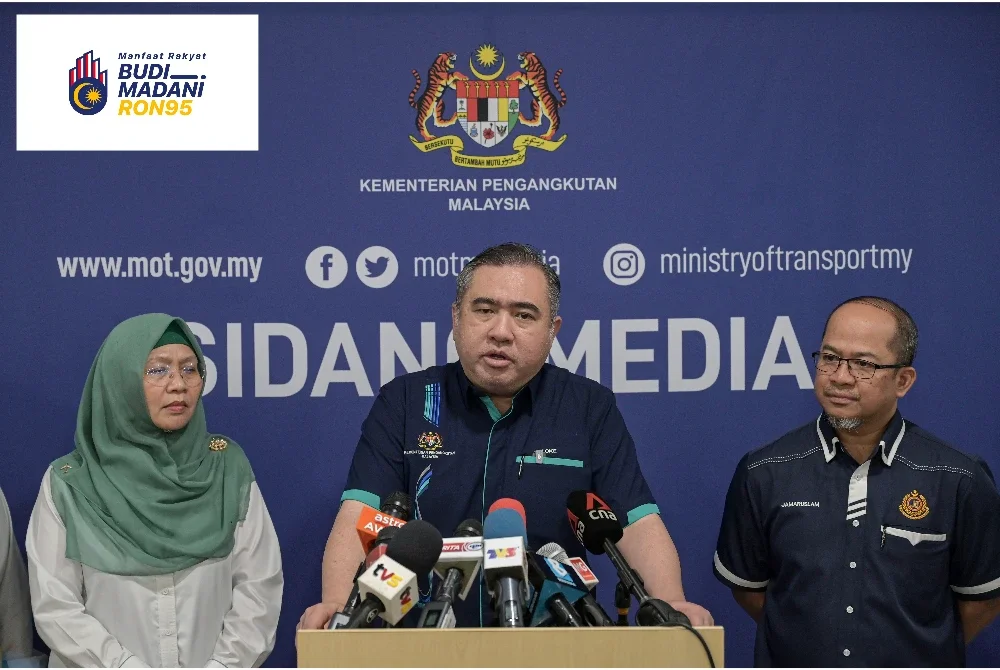 Anthony Loke ketika sidang media selepas Majlis Perasmian Terminal Bersepadu Gombak (TBG), pada Isnin. Foto Bernama