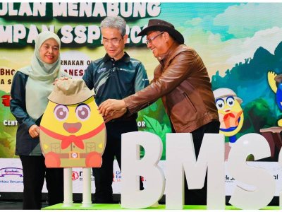 Ketua Setiausaha Kementerian Pendidikan Tinggi (KPT), Datuk Dr Anesee Ibrahim (tengah) merasmikan Majlis Pelancaran BMS 2025 pada Sabtu.