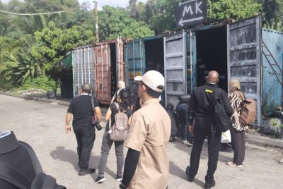 Serbuan dilakukan menerusi Ops Grip yang diketuai BOK SPRM.