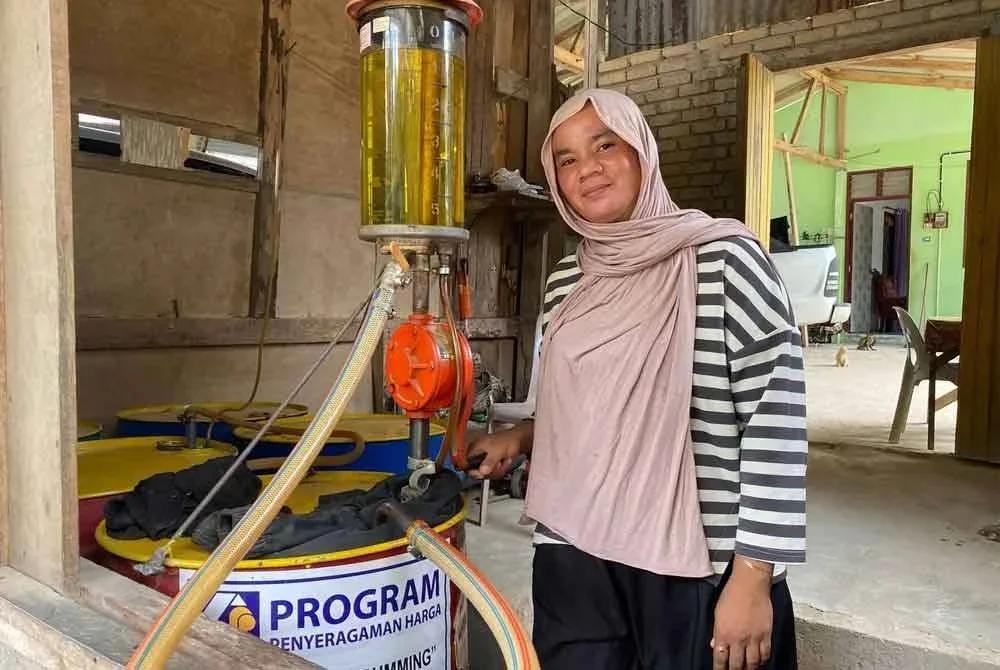 Asroha dari Bukit Mas, Dabong di Kuala Krai hanya menjual sekitar 300 liter petrol sahaja setiap hari mengikut kuota yang diberikan.