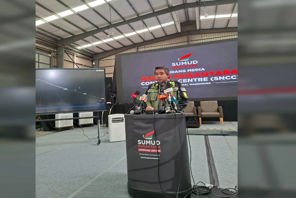 Ketua Pengarah Pusat Kawalan Sumud Nusantara (SNCC), Datuk Sani Araby Abdul Alim Araby ketika mengadakan sidang media berhubung Misi Global Sumud Flotilla (GSF) di MAPIM central Warehouse, Bandar Serenia, Sepang pada Selasa.