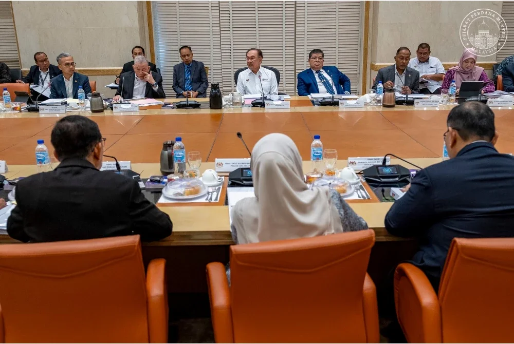 Anwar mempengerusikan mesyuarat Lembaga Tatakelola Kenegeraan Akademi Kenegaraan Malaysia di Kompleks Perdana Putra, Putrajaya. 30 September 2025. Foto Pejabat Perdana Menteri