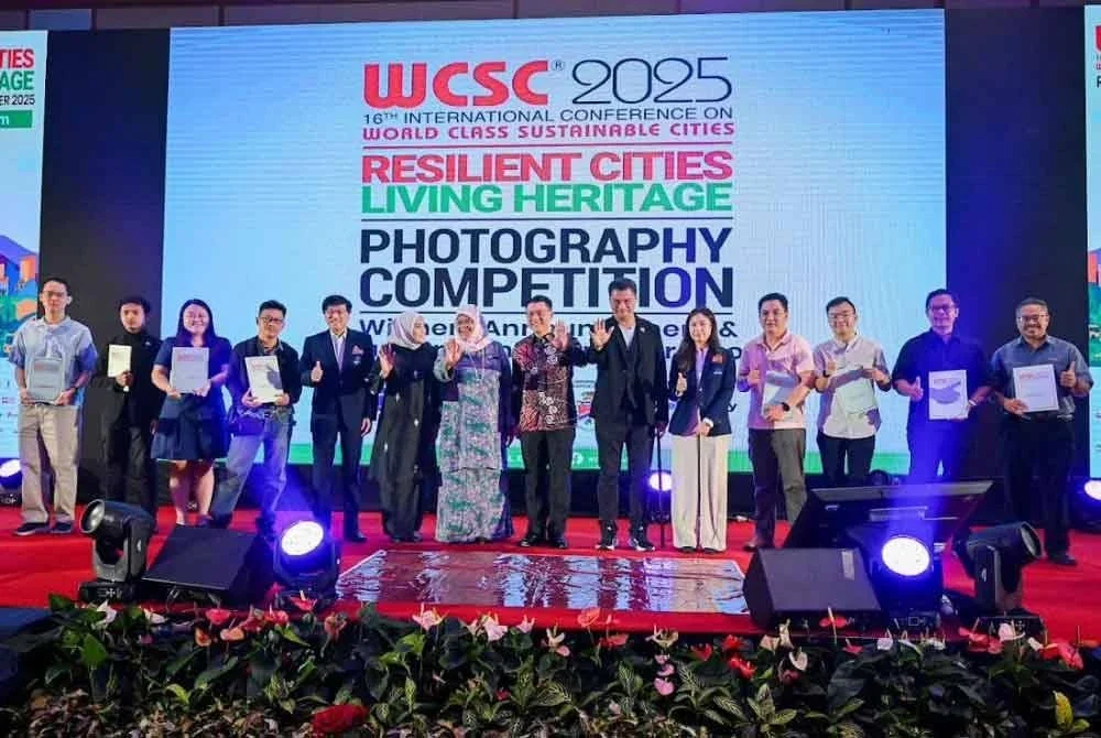 Kor Ming (tujuh dari kanan) semasa perasmian Persidangan Antarabangsa Bandar Bertaraf Dunia dan Lestari (WCSC) 2025 di Kuala Lumpur pada Selasa.