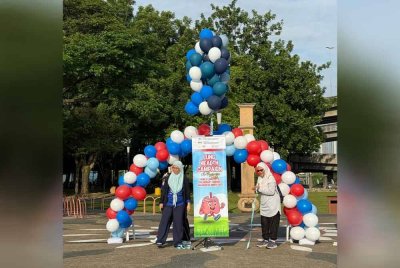 Dr Syazatul (kiri) bersama Dr Nurhayati hadir sempena Majlis Perasmian Kempen Kesihatan Paru-Paru anjuran PPPIPR dan IPR Kuala Lumpur dengan sokongan Boehringer Ingelheim.