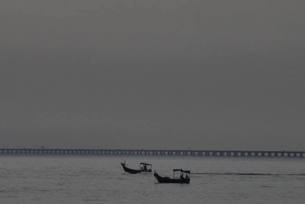 MetMalaysia mengeluarkan nasihat Lekukan Tropika yang dikesan berlaku pada latitud 14.4 utara dan longitud 131.8 timur kira-kira 787 kilometer ke timur laut Samar Island, Filipina. Gambar hiasan