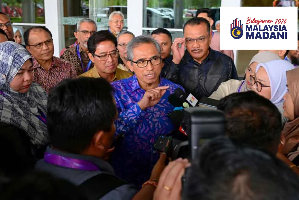 Ketua Setiausaha Negara, Tan Sri Shamsul Azri Abu Bakar ketika ditemui pemberita selepas merasmikan Persidangan Penyelidikan Governans Integriti dan AntiRasuah Peringkat Kebangsaan Kali ke-4 pada Khamis.