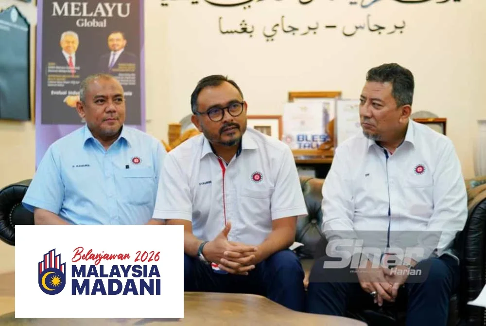 Norsyahrin (tengah) pada sidang media selepas mengadakan perbincangan meja bulat, Isnin. Foto Sinar Harian - MOHD HALIM ABDUL WAHID