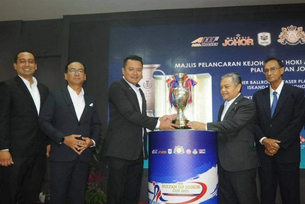 Mohd Hairi (tiga dari kiri) pada sidang akhbar pelancaran SOJC 2025 edisi ke-13, (SOJC 13) di Stadium Hoki Taman Daya, Johor Bahru.