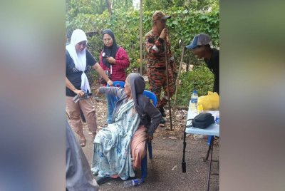 Mangsa, Zoiyah Ismail berusia 73 tahun itu ditemui dalam keadaan selamat pada jam 11.07 pagi, kira-kira dua kilometer dari lokasi Pusat Kawalan Bomba (PKB)