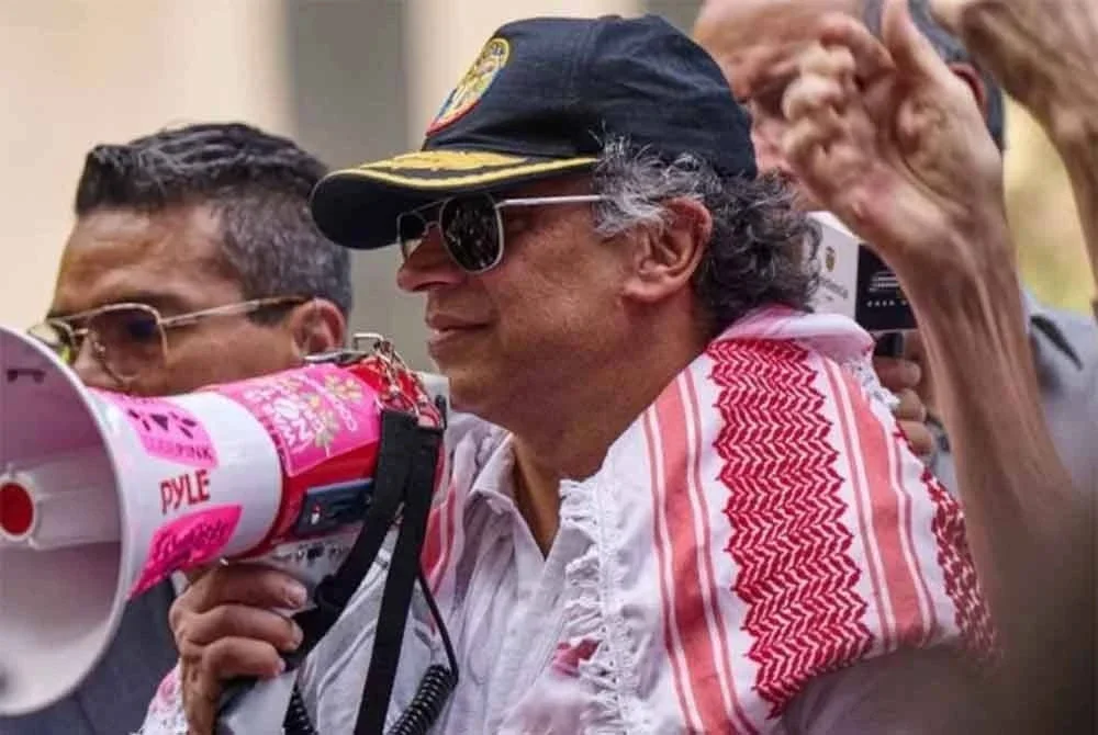 Petro, mengumumkan pengusiran semua diplomat Israel dari negara itu sebagai reaksi terhadap tindakan Israel memintas konvoi Global Sumud Flotilla.