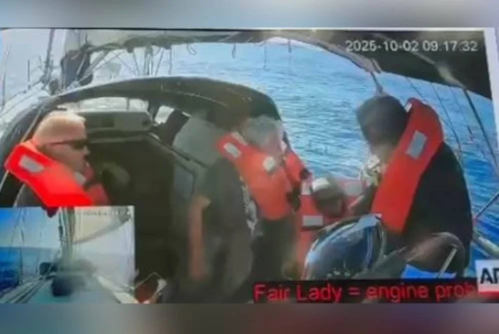 Kapal Fair Lady membawa rakyat Malaysia, Zainal Rashid dan Ustaz Muhammad Kechik ditahan tentera Israel sekitar jam 9.15 pagi waktu Gaza.