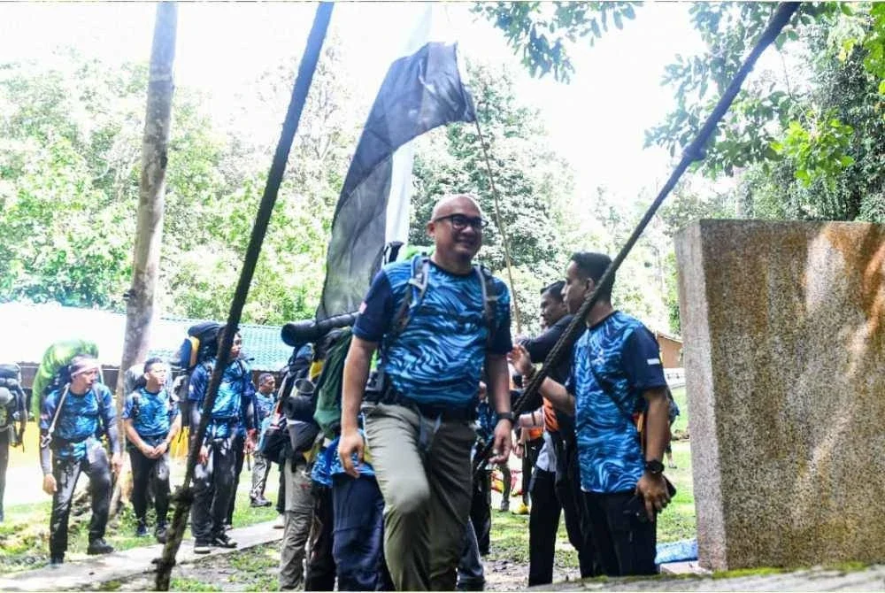 Ekspedisi anjuran kerajaan negeri melalui Majlis Rekreasi Pahang (MRP) dilaksanakan untuk memberi cadangan penambahbaikan kemudahan di sepanjang trek dari Gunung Tahan itu. Foto Pahang Media