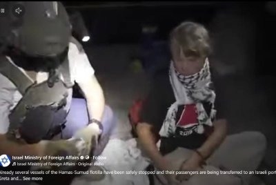 Aktivis hak asasi manusia terkemuka dunia, Greta Thunberg merupakan antara individu yang ditahan selepas beberapa buah kapal GSF dipintas tentera laut Israel.