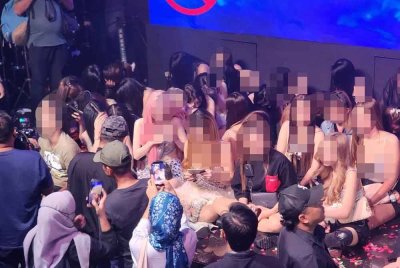 Antara wanita asing yang diperiksa JIM dalam serbuan di sebuah pub di Sri Hartamas, Kuala Lumpur pada Khamis.