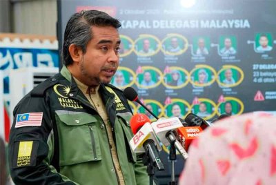 Sani Araby ketika dalam sidang media di Pusat Kawalan Sumud Nusantara Command Centre (SNCC), Gudang Mapim Malaysia Central pada Khamis.