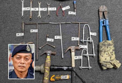 Polis turut merampas pelbagai peralatan pecah rumah serta peralatan mencuri kenderaan yang digunakan kumpulan terbabit. Gambar kecil: Dzulkhairi