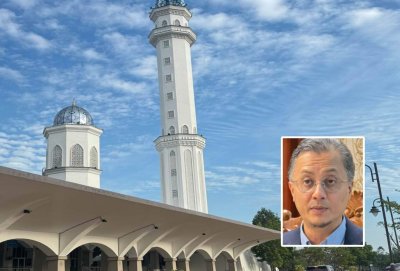 Semua masjid dan surau di Pulau Pinang diarahkan melaksanakan solat hajat secara berjemaah bagi mendoakan kelancaran misi kemanusiaan GSF ke Gaza, Palestin pada Khamis dan Jumaat ini. Gambar kecil: Mohamad