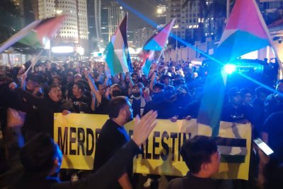 Kumpulan Ultras Malaya berhimpun di hadapan Kedutaan AS, Kuala Lumpur sebagai bantahan terhadap tindakan rejim Zionis Israel menahan aktivis GSF.