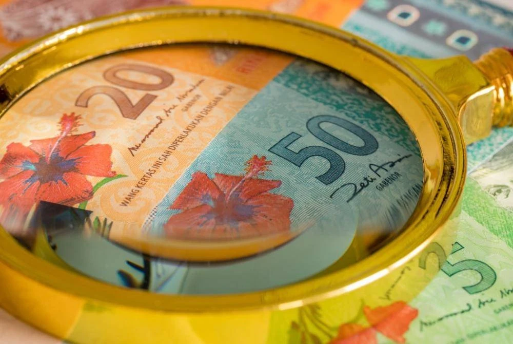 Hanya 23 peratus responden M40 dilaporkan mampu menyimpan antara RM1,001 hingga RM1,500 sebulan, berbanding 29 peratus pada 2024. - Gambar hiasan