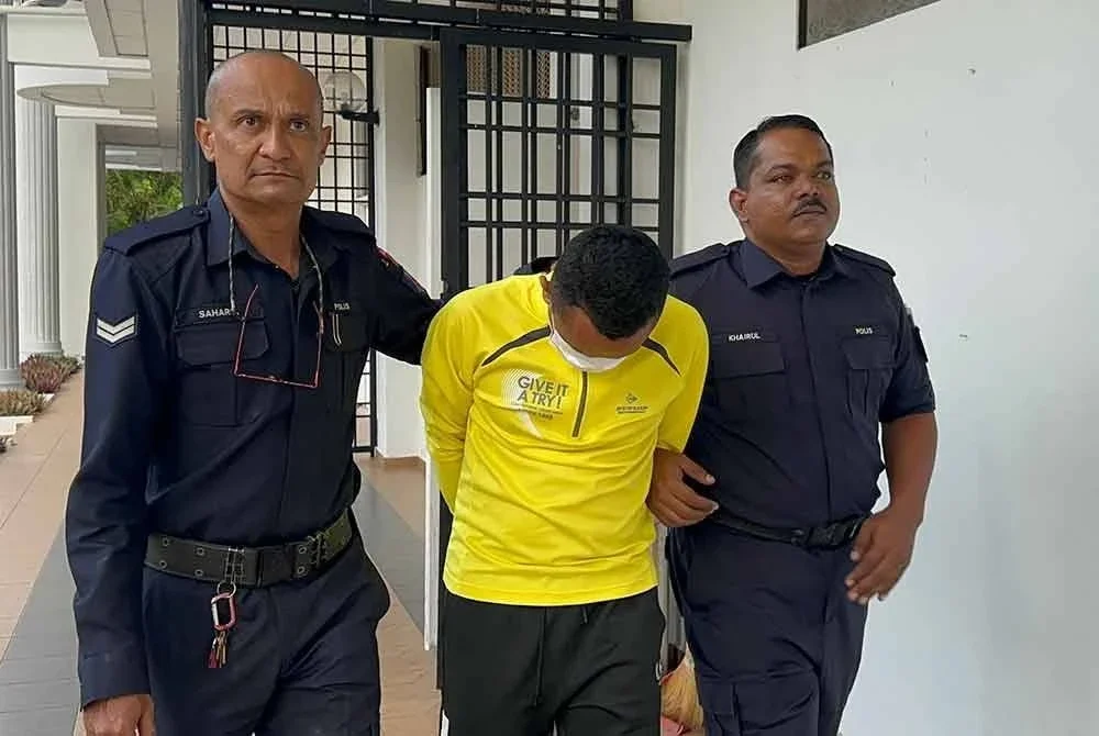 Tertuduh ketika dibawa ke mahkamah bagi mendapatkan perintah reman pada Jumaat.