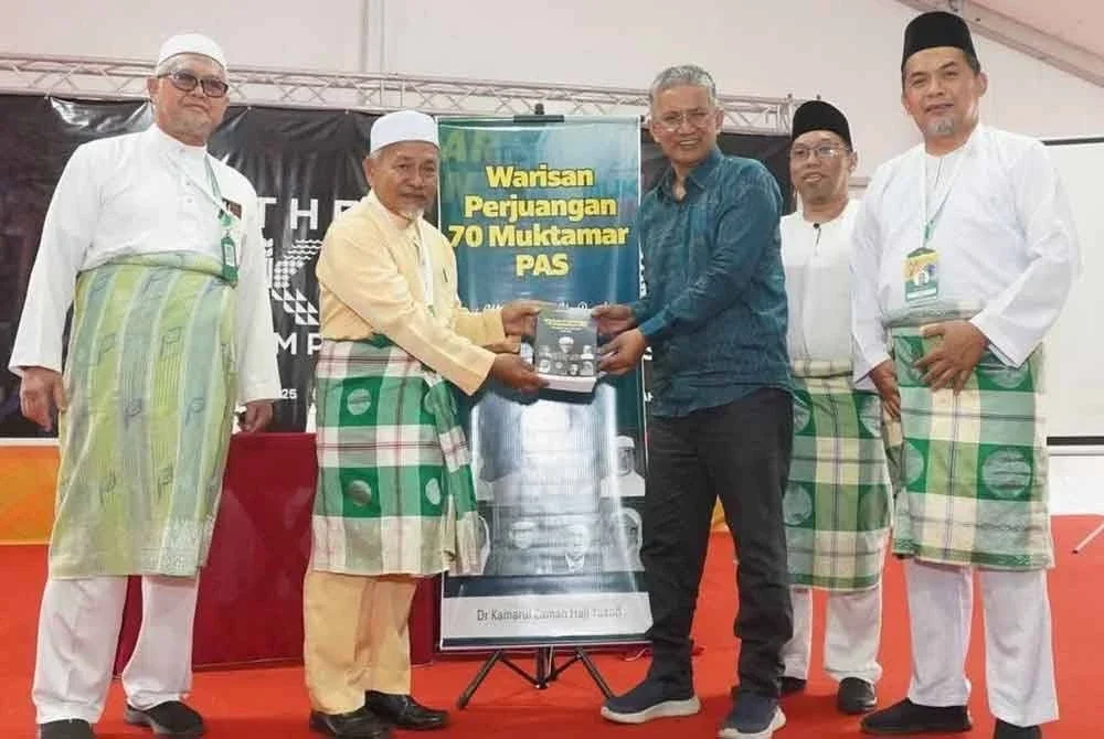 Buku Warisan Perjuangan 70 Muktamar Pas dirasmikan okeh Timbalan Presiden Pas, Datuk Seri Tuan Ibrahim Tuan Man pada Muktamar Pas ke-70 baru-baru ini.