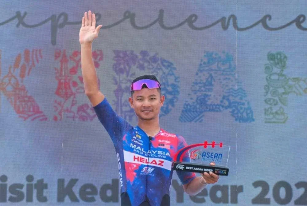 Ini merupakan gelaran kedua buat Muhammad Izzat Hilmi selepas turut melakukannya pada peringkat keempat pada Rabu. Foto Bernama