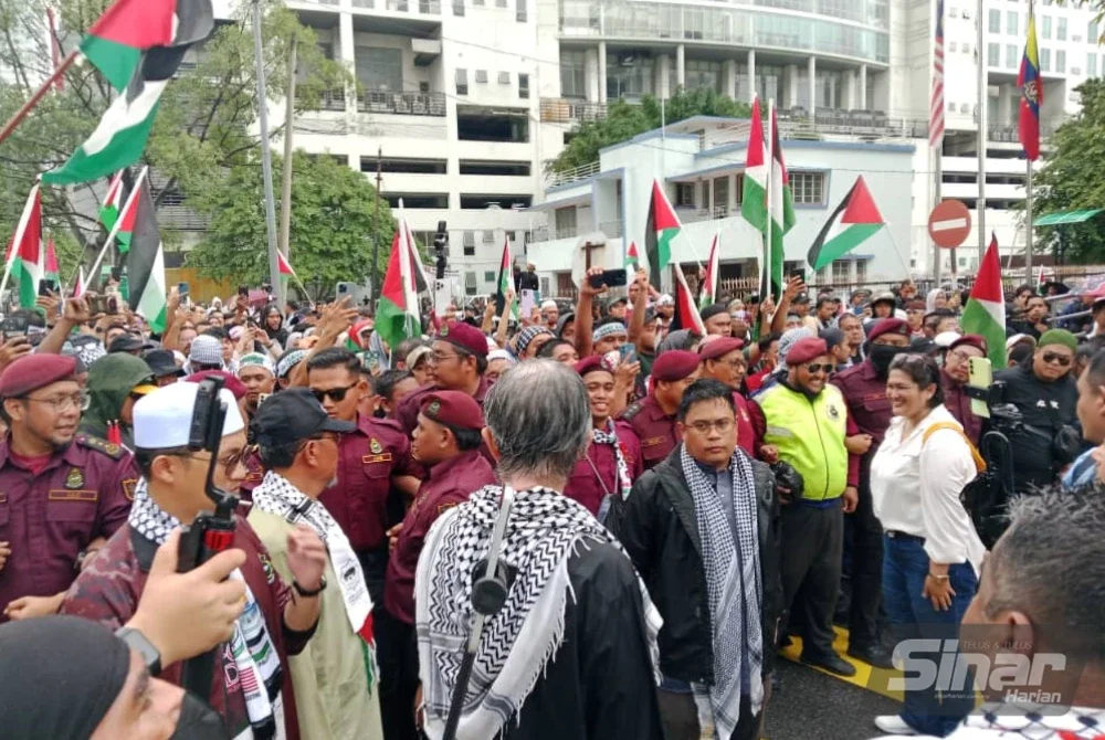 Perhimpunan berlangsung dengan aman tanpa sebarang kekecohan.