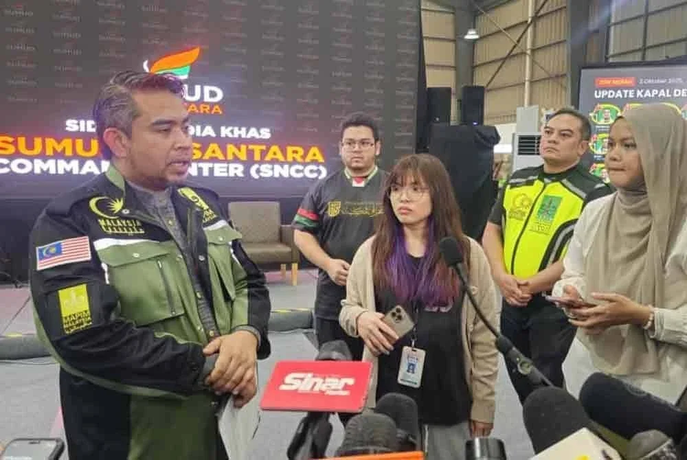 Dr Sani Araby bercakap kepada pemberita di MAPIM Central Warehouse, Sepang pada Jumaat.