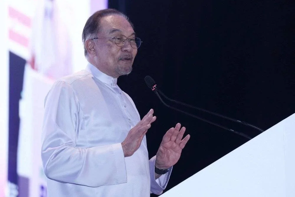 Anwar berucap sempena Majlis Peluncuran Strategi Literasi Kewangan Kebangsaan Malaysia 2026-2030 dan Bulan Literasi Kewangan 2025 di Sasana Kijang Kuala Lumpur pada Jumaat. Foto Bernama