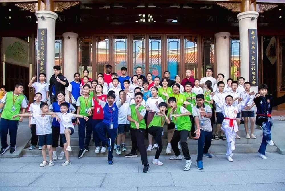 22 pelajar dari institusi pendidikan di bawah naungan Kumpulan Acmar, Sekolah Sri Acmar yang menyertai program warisan budaya di Yongchun, Wilayah Fujian, China.