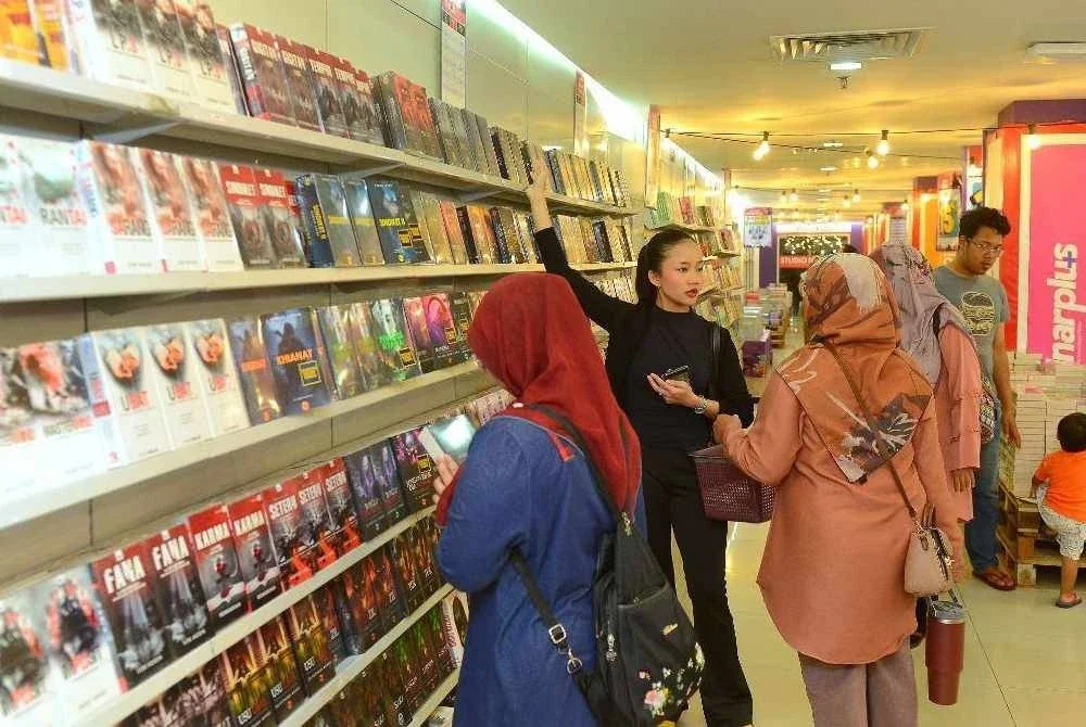 Jualan Gudang Karangkraf 2025 berlangsung dari 26 September hingga 5 Oktober di Kompleks Karangkraf, Shah Alam. FOTO: MOHD HALIM ABDUL WAHID