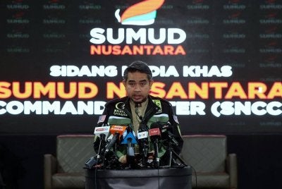 Sani Araby ketika sidang media mengenai situasi terkini kapal-kapal Misi Global Sumud Flotilla Sumud Nusantara di Pusat Gerakan Sumud Nusantara. Foto Bernama