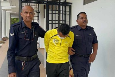 Tertuduh ketika dibawa ke mahkamah bagi mendapatkan perintah reman pada Jumaat.