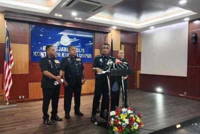 Fadhil ketika sidang akhbar di IPK Kuala Lumpur pada Jumaat.