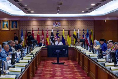 Anwar mempengerusikan mesyuarat Majlis Pendidikan Negara di Putrajaya pada Jumaat. Foto Pejabat Perdana Menteri