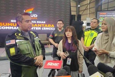 Dr Sani Araby bercakap kepada pemberita di MAPIM Central Warehouse, Sepang pada Jumaat.