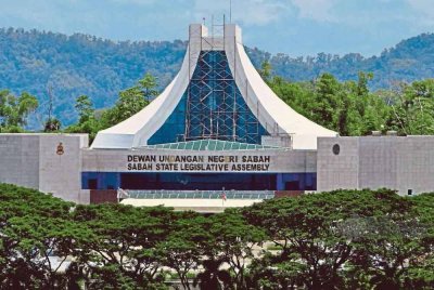 Spekulasi pembubaran DUN Sabah turut tersebar selepas mesyuarat Majlis Presiden melibatkan pimpinan komponen GRS diadakan pada Rabu lalu.