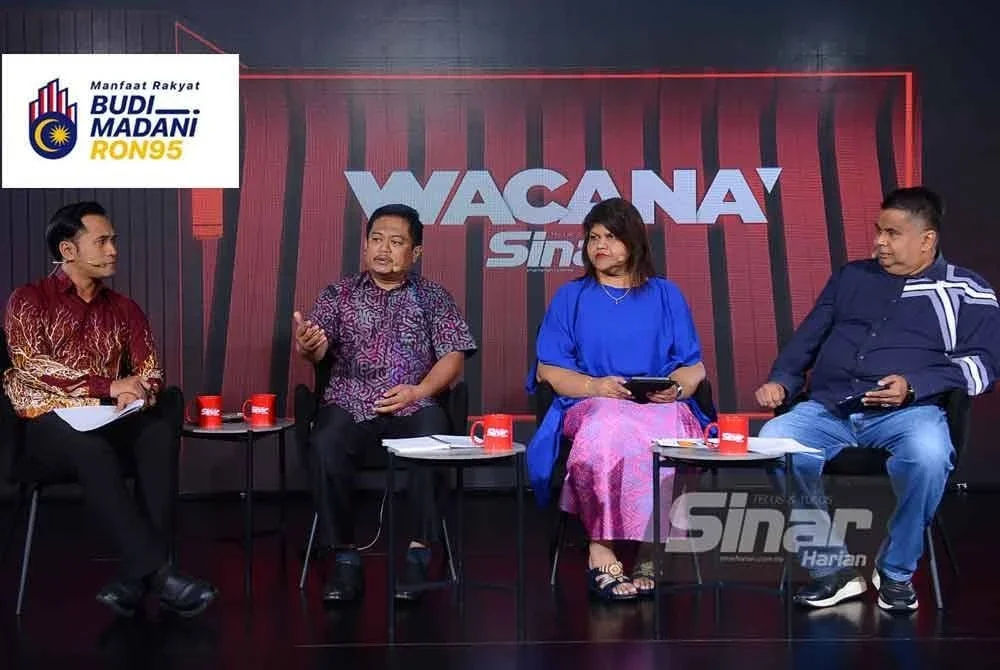 Mohd Hasbie (dua dari kiri) bersama Indrani (dua dari kanan), Rais Hussin (kanan) dan Ismail (kiri) ketika sesi wacana bertajuk Subsidi Bersasar: Cegah Tiris, Tingkat Hasil pada Rabu. Foto: MOHD HALIM ABDUL WAHID