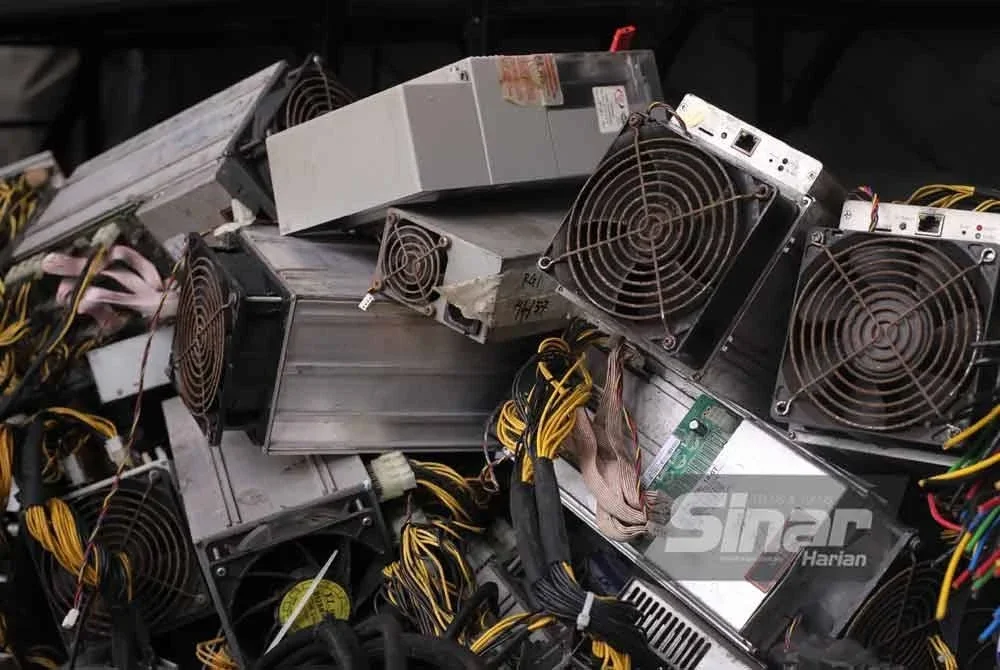 Antara barangan yang dilupuskan.